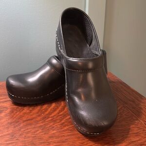 Women’s clogs